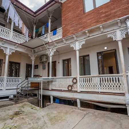 Apartments Near Metekhi Cathedral Tiflis Exterior foto