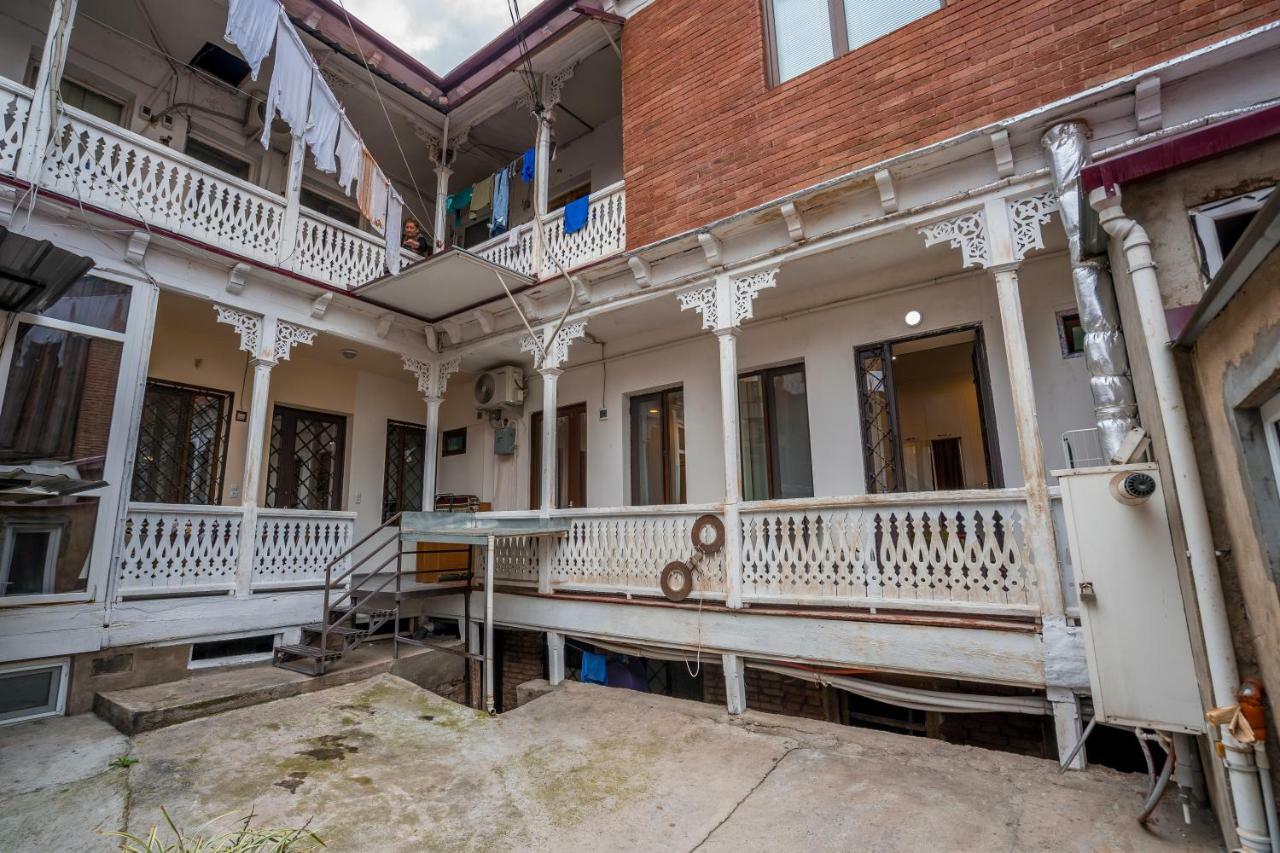 Apartments Near Metekhi Cathedral Tiflis Exterior foto